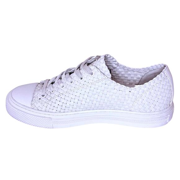 Stuart Weitzman Wova Low Top Sneaker Women's 9 | White | Woven Leather | EUC - Picture 1 of 10